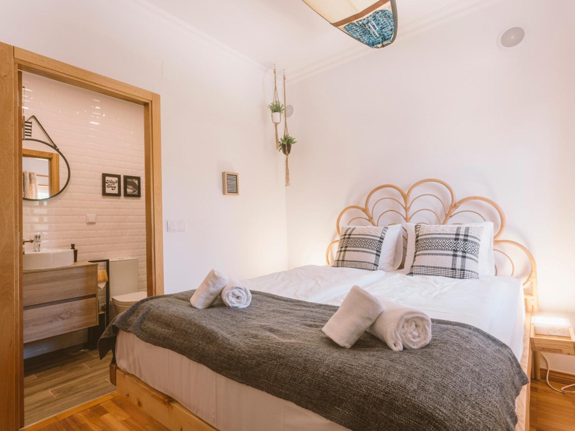 Cliff Surf House Hostel A dos Cunhados Ngoại thất bức ảnh