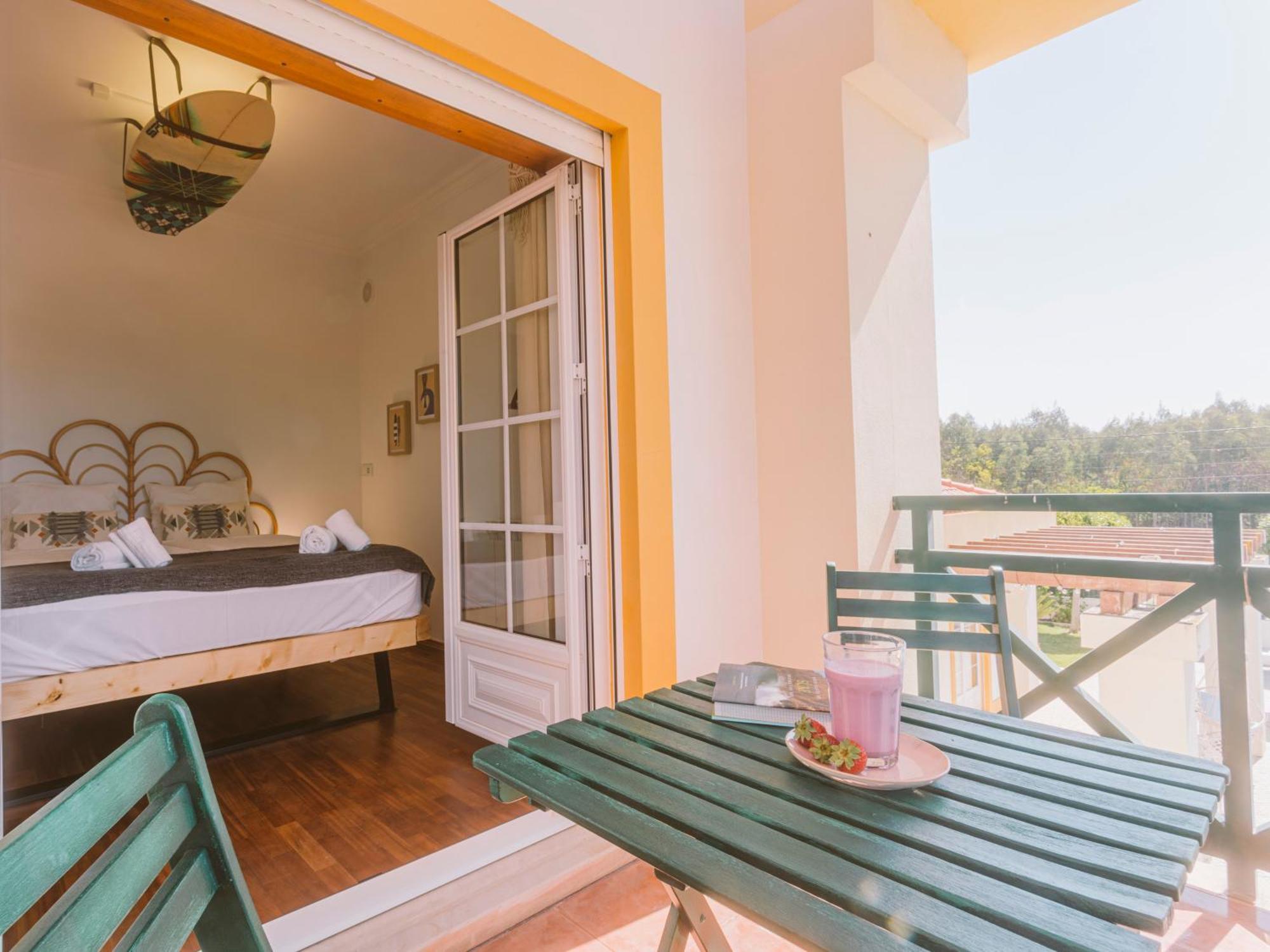 Cliff Surf House Hostel A dos Cunhados Ngoại thất bức ảnh