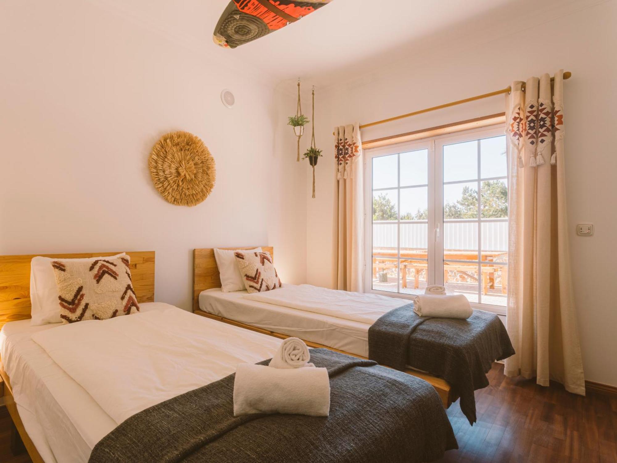 Cliff Surf House Hostel A dos Cunhados Ngoại thất bức ảnh