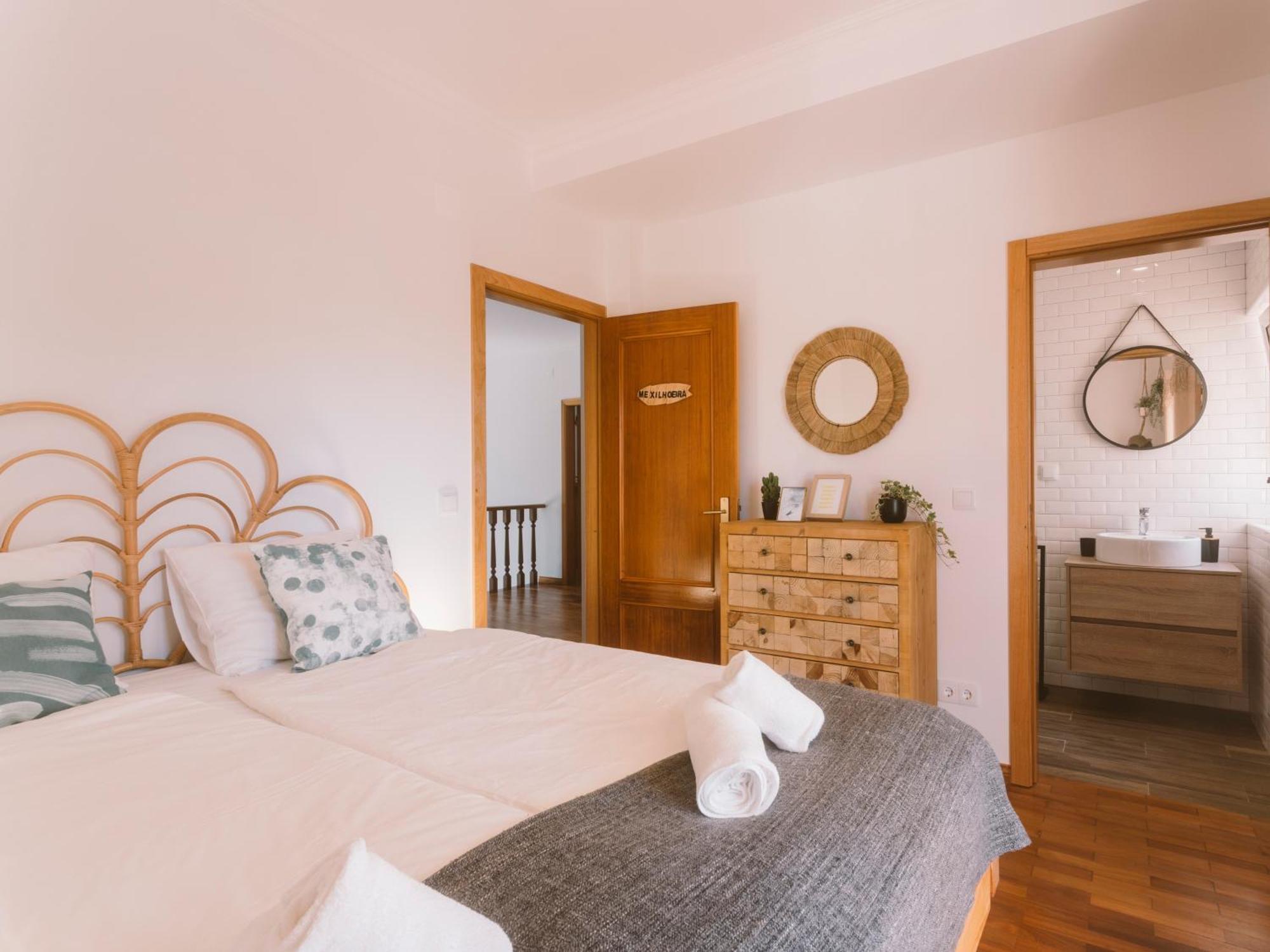 Cliff Surf House Hostel A dos Cunhados Ngoại thất bức ảnh