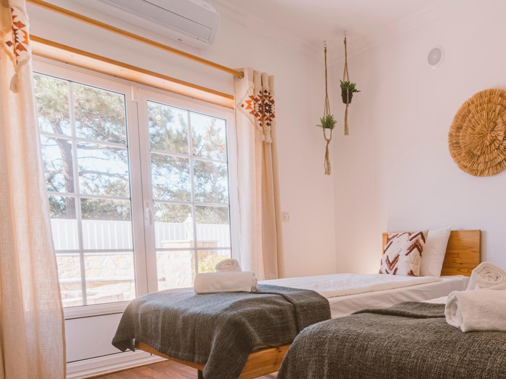 Cliff Surf House Hostel A dos Cunhados Ngoại thất bức ảnh