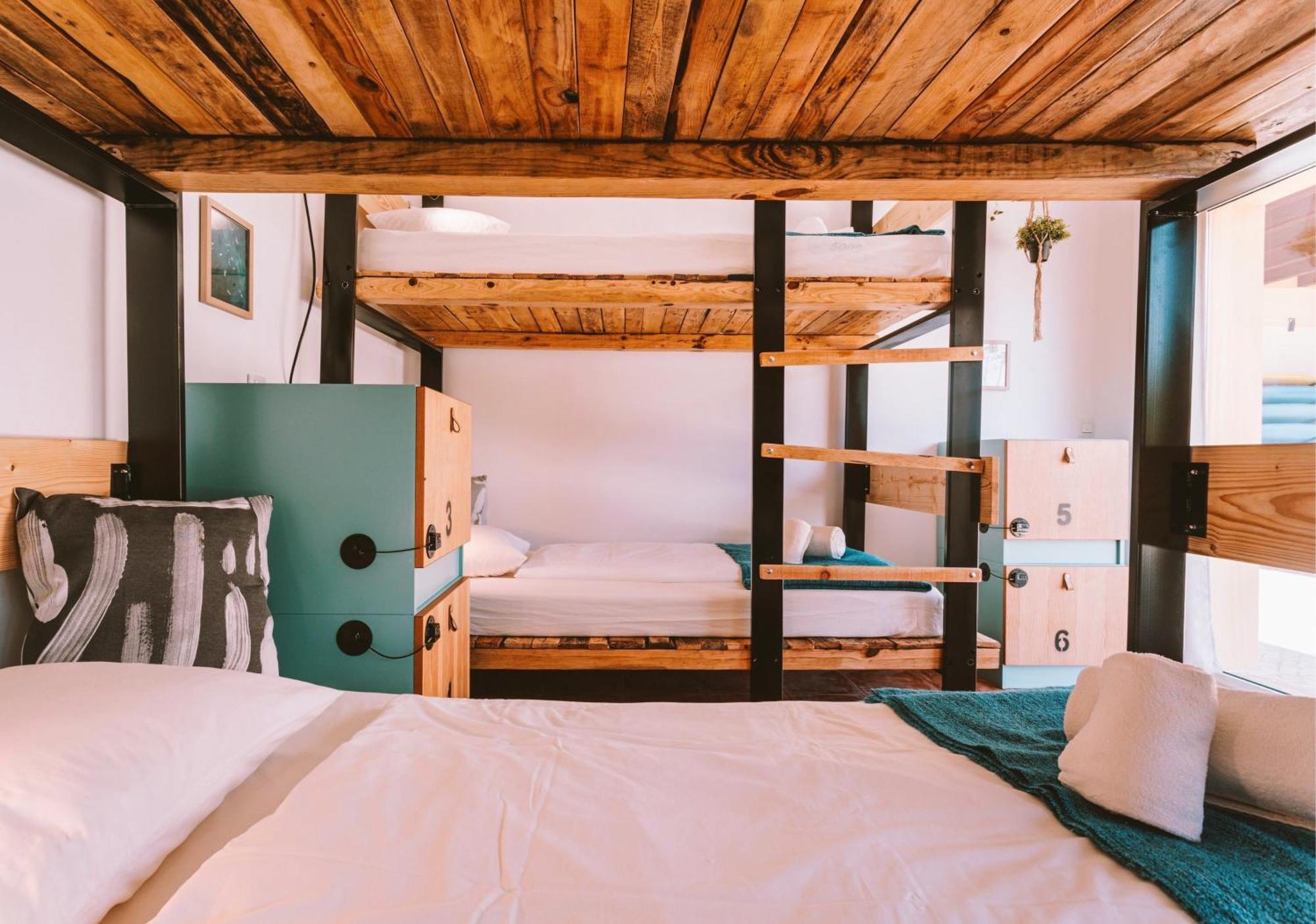Cliff Surf House Hostel A dos Cunhados Ngoại thất bức ảnh